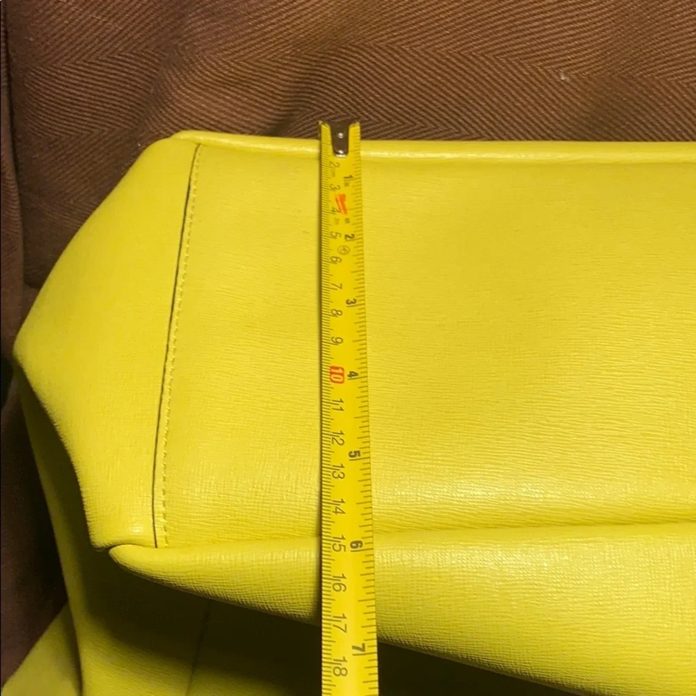 Coach leather zipper Neverfull tote w/metal tag